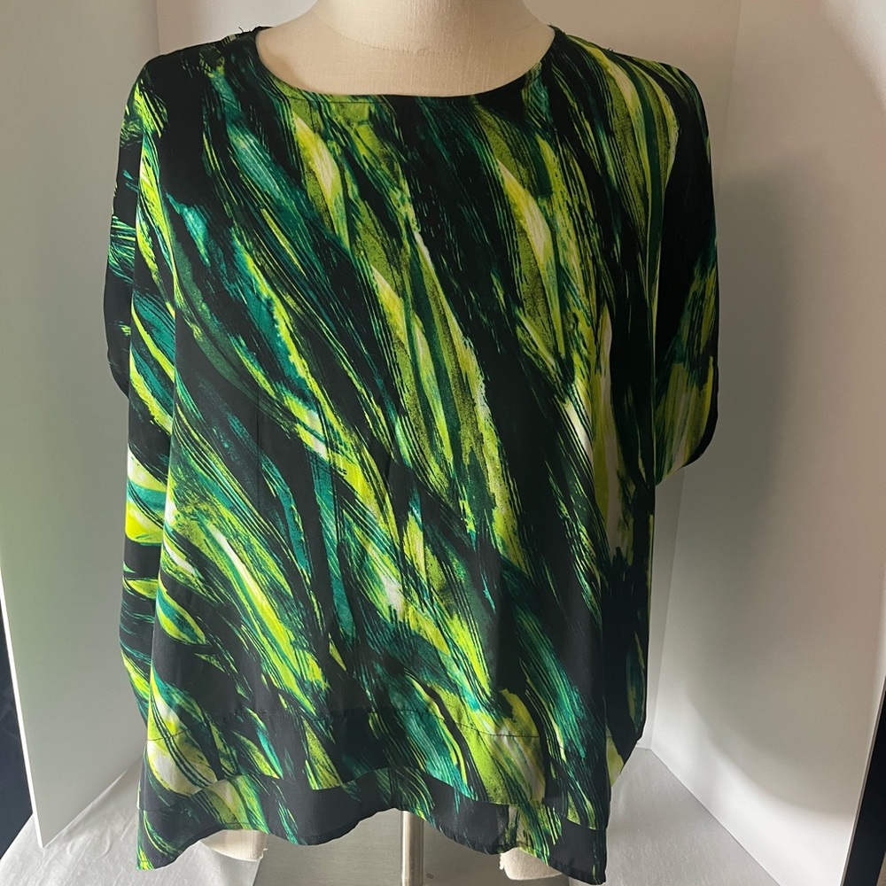Cute blouse I love it but need the space in my closet 1x